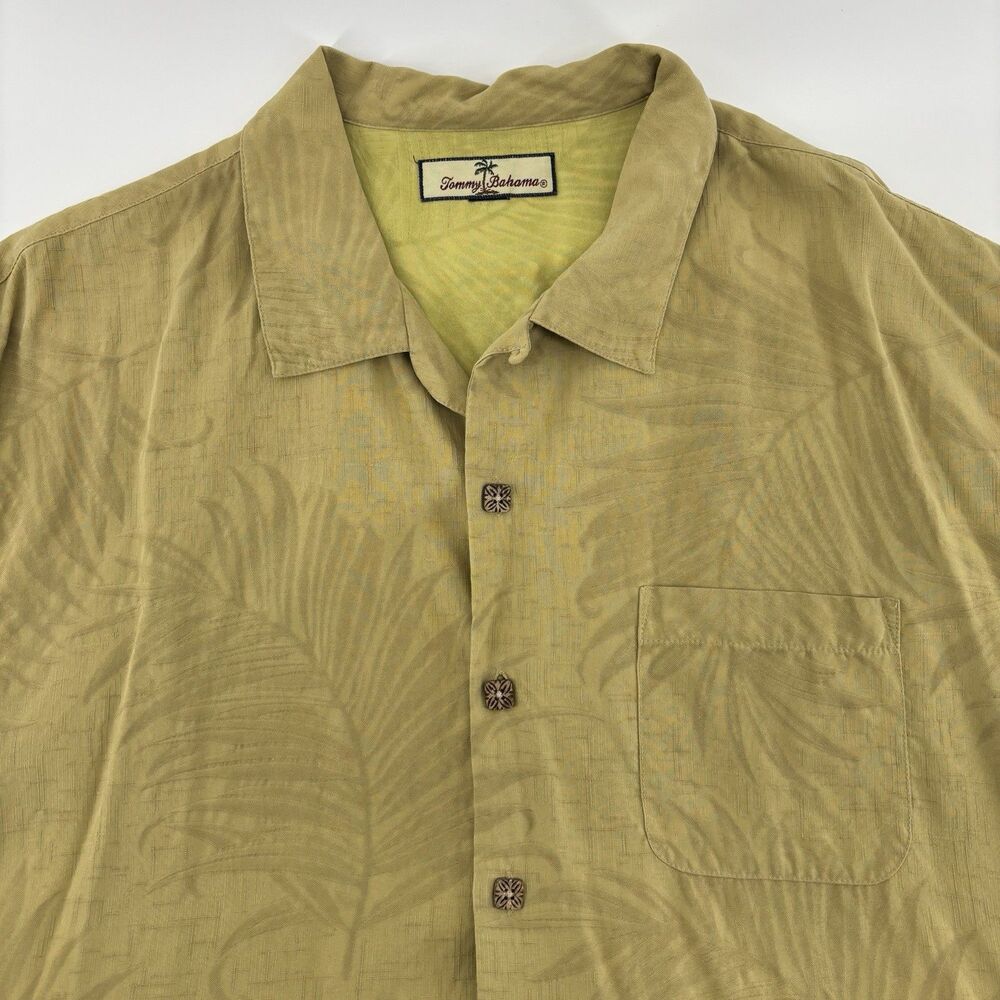 TOMMY BAHAMA 100% Silk Short Sleeve Green Fish Men Size Large Short Sleeve Shirt